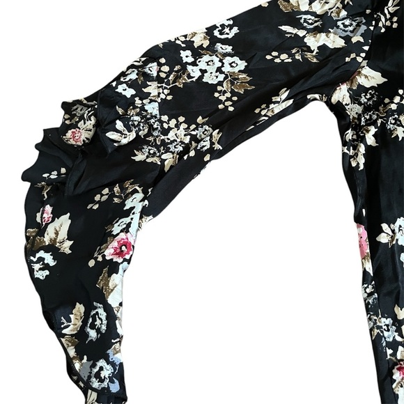 Maurices Floral Black Long Sleeve Polyester V-Neck Pullover Blouse - Picture 3 of 4